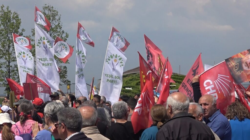 CHP ve HDP 1 Mayıs’ı Yalova’da kol kola kutladı