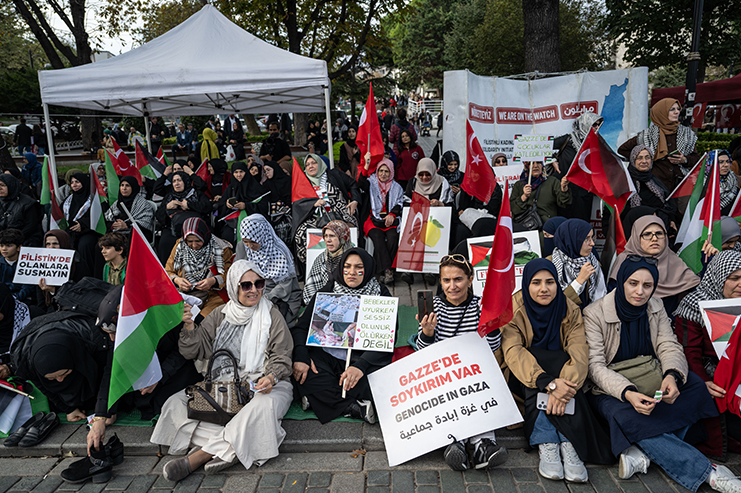 İstanbul’da kadınların Filistin’e destek için başlattığı 15 günlük oturma eylemi son buldu
