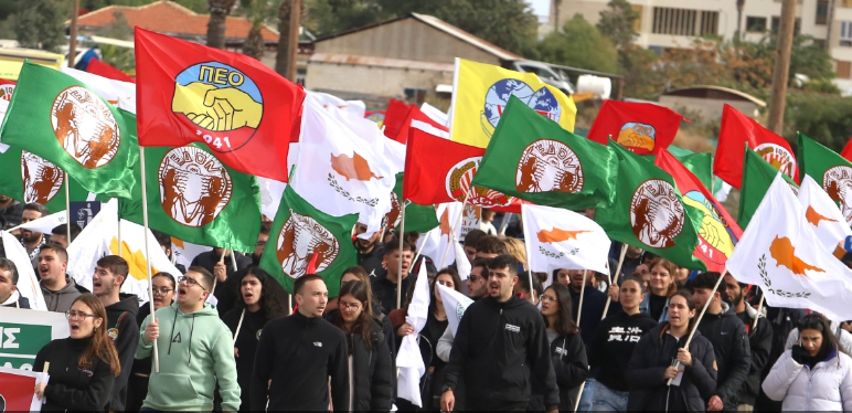 Güney Kıbrıs’ta ABD’nin askeri varlığı protesto edildi