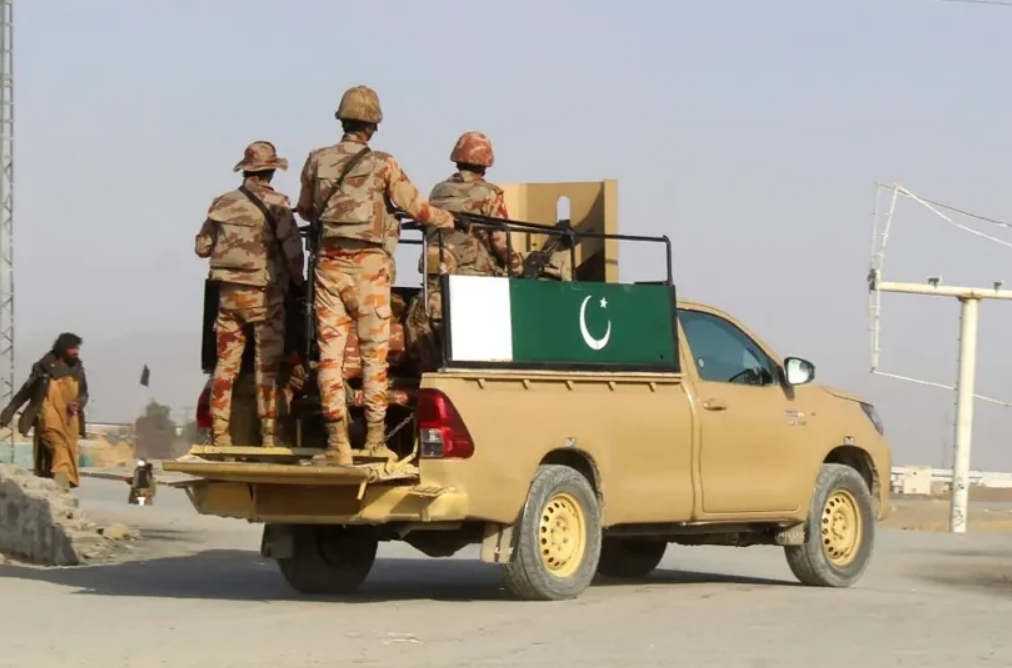 Pakistan, Afganistan’a karşı resmen savaş ilan etti